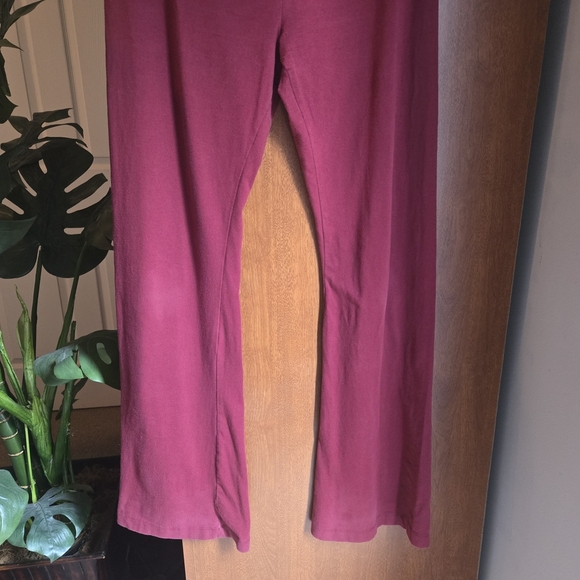 Old Navy Burgundy Maternity Leggings - Picture 3 of 4